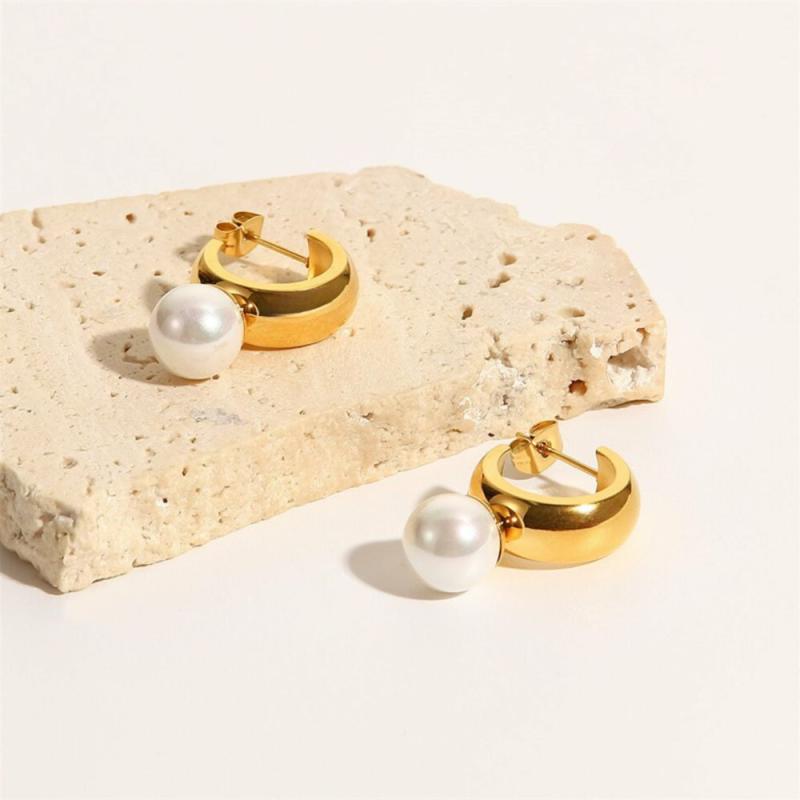 Earrings | Pearl C Stud Earrings